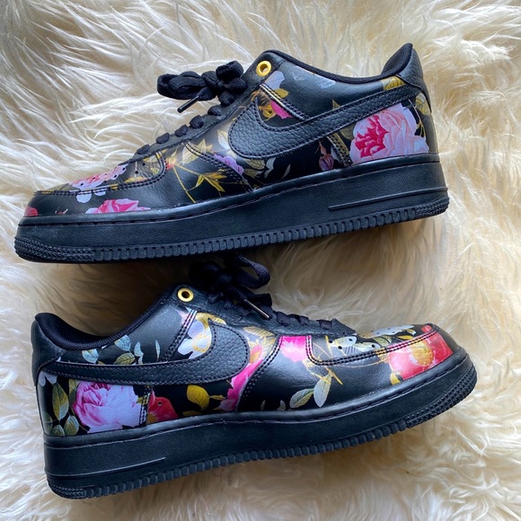 Nike Shoes - Black Nike air forces